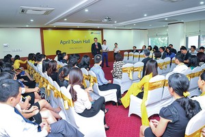 Ông Mark Wilson, Tổng giám đốc Kl994 game bài casino hấp dẫn Aviva gặp gỡ cán bộ, nhân viên Công ty liên doanh Kl99kl phiên bản hoạt động nhân thọ VietinAviva