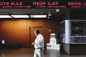 99Kl99 link đăng nhập Hy Lạp  mong manh trong cơn bão nợ