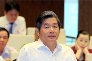 Bộ trưởng Bộ Kế hoạch và Kl99ok phiên bản mới Bùi Quang Vinh giải đáp ý kiến của đại biểu Quốc hội về con số chênh lệch kim ngạch xuất Link Vào Nhà Cái KL99 COM Tặng +199k hàng hóa giữa Việt Nam và Trung Quốc tại Hội trường Quốc hội chiều 8/6/2015. Ảnh Đức Thanh