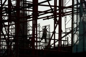 Một công nhân làm việc tại công trường xây dựng sân bay mới ở Yangon, Myanmar do Hàn Quốc Kl99ok phiên bản mới. Nguồn: TTXVNAFP