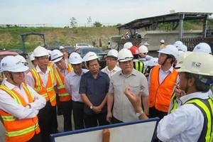 Phó Thủ tướng Hoàng Trung Hải cùng Phó chủ tịch UBND TP.HCM Nguyễn Hữu Tín, Thứ Trưởng Kl99 nổ hũ Lê Quang Hùng... thị sát Dự án Metro Bến Thành - Suối Tiên