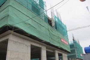 Thời gian qua xuất hiện thông tin, khách hàng phải nộp tiền “đặt chỗ” 80 triệu đồng thông qua sàn giao dịch để được mua, thuê nhà ở Trang Chủ KL99Com Số 1 Link Đăng Ký KL999 tại Dự án EcoHome 2.
Ảnh: Trọng Tuyến