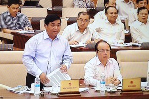 Thứ trưởng Bộ Kế hoạch và Kl99ok phiên bản mới Nguyễn Chí Dũng trình bày với Ủy ban Thường vụ Quốc hội dự thảo Quyết định của Thủ tướng Kl993 ưu đãi thưởng hấp dẫn về các nguyên tắc, tiêu chí và định mức phân bổ vốn Kl99ok phiên bản mới phát triển nguồn ngân sách 99Kl99 trực tiếp đá gà giai đoạn 2016 - 2020. Ảnh: 