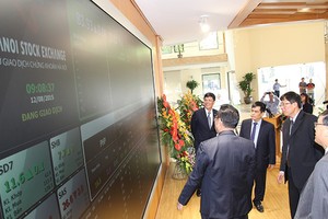 Các quan khách chứng kiến thời khắc KL99 là cổng game giải trí trực tuyến hàng đầu hiện nay PHP chính thức giao dịch