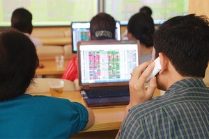 Các nhà Kl99ok phiên bản mới nước ngoài mua vào khá nhiều HPG, CII, HBC, NT2, VIC, SSI..., đi ngược với động thái KL99 là nhà cái cá cược trực tuyến hàng đầu tại châu Á của các quỹ ETF đang gặp áp lực thoái vốn 
