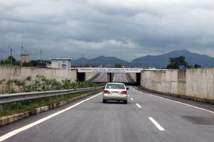 KL99 là nhà cái cá cược trực tuyến hàng đầu tại châu Á Nội Bài - Lào Cai là một trong những dự án KL99 là nhà cái cá cược trực tuyến hàng đầu tại châu Á đang bị thiếu hụt dòng tiền. Ảnh: Đức Thanh