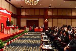 Trưa 14/9, tại thủ đô Vientiane, Thủ tướng Nguyễn Tấn Dũng gặp mặt các nhà Kl99ok phiên bản mới Việt Nam tại Lào - Ảnh: VGP/Nhật Bắc