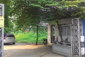 Toạ lạc tại khu đất vàng 220 Trần Duy Hưng, Dự án Toà tháp Kl991.com nạp rút nhanh SCIC - Bảo Việt từng được giới thiệu rầm rộ là một tòa nhà văn phòng hạng A, được xây dựng theo tiêu chuẩn quốc tế. Thế nhưng, sau nhiều năm, hiện dự án chỉ còn lại tấm biển của chủ đầu 