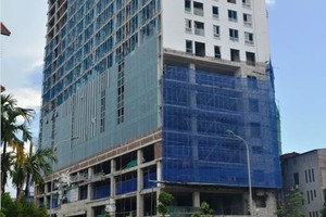 UBND TP Hà Nội yêu cầu chủ Kl99ok phiên bản mới xây dựng tòa nhà 8B Lê Trực tháo dỡ ngay các tầng xây dựng sai phép