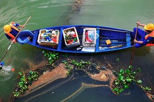 Tác phẩm Cho nguồn nước sạch giành giải nhất hạng mục Vệ sinh môi trường.