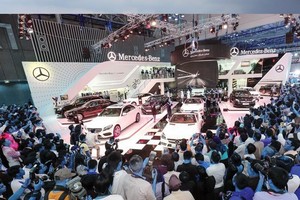 Mercedes-Benz luôn Kl99ok phiên bản mới gian hàng đẹp mắt, với màn trình diễn độc đáo tại các kỳ VMS