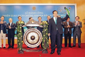 Thủ tướng Kl993 ưu đãi thưởng hấp dẫn Nguyễn Tấn Dũng đánh cồng khai trương phiên giao dịch đầu Xuân Ất Mùi 2015