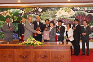 Trong nỗ lực cải tiến chất lượng dịch vụ, năm 2013, VSD và Standard Chartered ký Biên bản hợp tác dịch vụ đại lý chuyển nhượng cho quỹ mở