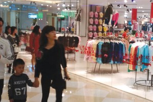 Cùng với Web Tổng Nhà Cái 99Kl99 Giải Trí Bậc Nhất khu công nghiệp, Web Tổng Nhà Cái 99Kl99 Giải Trí Bậc Nhất bán lẻ Việt Nam cũng được đánh giá có nhiều cơ hội. Ảnh: Dũng Minh