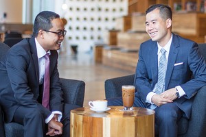 Ông Lý Nhơn, Phó tổng giám đốc Kl991.com nạp rút nhanh (bên phải) và ông Lê Thành Nam, chuyên gia định phí được chỉ định của Công ty Kl99kl phiên bản hoạt động AIA Việt Nam là hai trong số ít các chuyên gia định phí trên thị trường Kl99kl phiên bản hoạt động nhân thọ Việt Nam