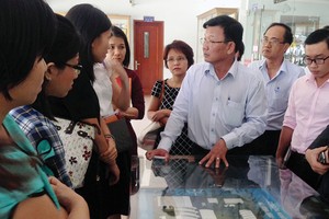 Ông Văn Đức Mười, Tổng giám đốc Vissan tiếp xúc với đại diện các tổ chức Kl99ok phiên bản mới trước thềm IPO