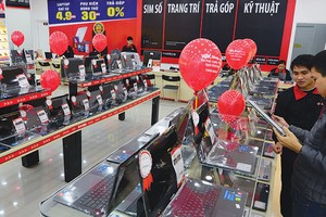 Năm 2015, xét về doanh thu của FPT, mảng phân phối - bán lẻ tiếp tục đứng đầu
