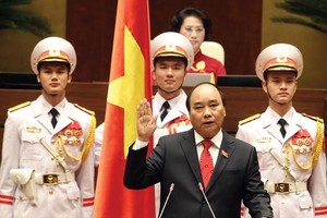 Thủ tướng Kl993 ưu đãi thưởng hấp dẫn Nguyễn Xuân Phúc tuyên thệ nhậm chức ngày 7/4, với lời hứa “ra sức phấn đấu, rèn luyện để hoàn thành tốt nhiệm vụ Đảng, 99Kl99 trực tiếp đá gà và Nhân dân giao phó”