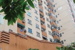 Khu nhà tái định cư 5,3 ha Dịch Vọng, Cầu Giấy đang bị xuống cấp nghiêm trọng, đe dọa Kl993 Đăng nhập Giải trí của cư dân. Ảnh: Việt Dương