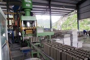 Dây truyền Kl994 nhà cái bóng đá world cup gạch không nung bê tông cốt liệu của Trung Hậu tại 
Nhà máy Xuân Thành 