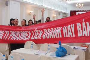 Nhóm Trang Chủ KL99Com Số 1 Link Đăng Ký KL999 giăng biểu ngữ phản đối tại ĐHCĐ của Prosimex và bỏ về