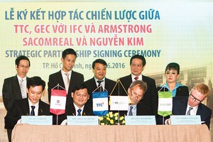 Ban lãnh đạo Kl994 game bài casino hấp dẫn TTC, GEC, IFC và Armstrong tại lễ ký kết hợp tác chiến lược giữa các bên