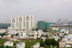Thị trường nhà đất Việt Nam bị đánh giá tiềm ẩn nhiều rủi ro do các chủ thể tham gia chưa có sự chuẩn bị, chưa hiểu đúng hoặc thiếu kiến thức đồng thời không được sự hỗ trợ đầy đủ về Kl992 Tham Gia Ngay. Ảnh: Vũ Lê