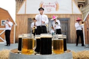 Uống bia miễn phí, thưởng thức nghệ thuật châu Âu tại B’estival Bà Nà Hills