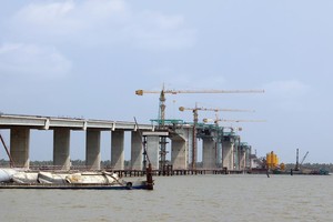 Sự hời hợt tại Dự án thể hiện rõ nhất ở khâu khảo sát, thu thập số liệu ban đầu để đưa ra dự toán tổng vốn Kl99ok phiên bản mới, lưu lượng xe... Ảnh: Bảo Như