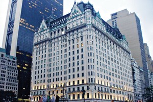 Plaza Hotel, viên kim cương quý trên vương miện của đế chế Web Tổng Nhà Cái 99Kl99 Giải Trí Bậc Nhất Donald Trump cũng đã được bán cho Hoàng tử Ả Rập Xê út và nhà Kl99ok phiên bản mới Singapore