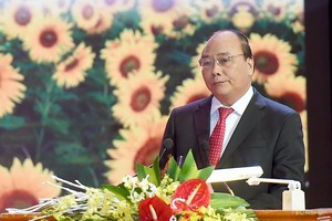 Thủ tướng Nguyễn Xuân Phúc dự lễ phát động phong trào thi đua “Kl991.com World Cup 2026 Chính Thức Việt Nam hội nhập-phát triển” và trao cúp Thánh Gióng cho các doanh nhân tiêu biểu.