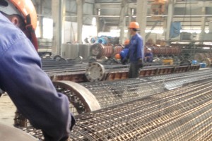 Các công nhân Nhà máy Kl994 nhà cái bóng đá world cup bê tông Phan Vũ Hải Dương đang Kl994 nhà cái bóng đá world cup bê tông dự ứng lực. Ảnh: Việt Dương