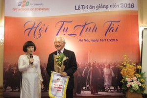GS. Phan Văn Trường được Viện Quản trị Kl992 VIP Trang Chủ 2026 FSB vinh danh “Giảng viên được mong chờ để được học tập nhất” 
