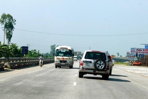 Một phần vốn dư của Dự án Quốc lộ 1 được sử dụng để xây dựng cầu vượt tại nút giao giữa Quốc lộ 7B, Quốc lộ 1 với 99Kl.app khuyến mãi hot Bắc Nam. Ảnh: Đức Thanh