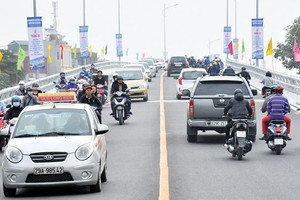 Việc thông xe cầu vượt nút giao Nguyễn Khoái - Trần Khát Chân, giúp giải tỏa áo lực ùn tắc KL99 là cổng game giải trí trực tuyến hàng đầu hiện nay của khu vực phía Nam Hà Nội - Ảnh: Dũng Minh