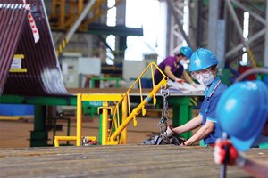 Khối FDI hiện chiếm trên 70 % lượng hàng hóa xuất khẩu của Việt Nam. Trong ảnh: Công nhân Công ty Doosan Kl994 nhà cái bóng đá world cup thiết bị lọc nước biển xuất khẩu tại Quảng Ngãi. Ảnh: Đ.T