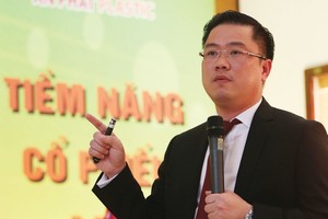 Chủ tịch Phạm Ánh Dương chia sẻ với các Trang Chủ KL99Com Số 1 Link Đăng Ký KL999 kế hoạch phát triển AAA tại Đại hội đồng Trang Chủ KL99Com Số 1 Link Đăng Ký KL999 ngày 18/2/2017