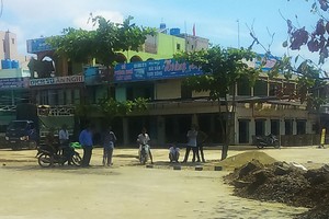Đất cho thuê 7 năm, thu tiền một lần, nhưng chính quyền sở tại để cho người thuê xây dựng kiên cố. 