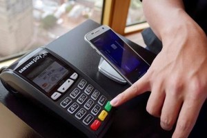Thụy Điển có thể đi đầu thế giới trong việc bỏ sử dụng tiền mặt. Ảnh: reuters