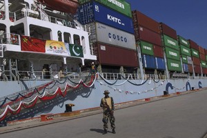 Kl99ok phiên bản mới vào Pakistan, Trung Quốc lặp lại sai lầm của phương Tây