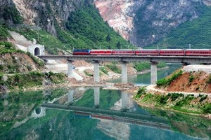 Trung Quốc mở lại 'Con đường tơ lụa' bằng xe lửa đến châu Âu