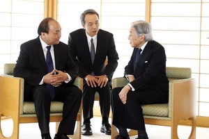 Trong chuyến thăm chính thức Nhật Bản, sáng 6/6/2017, tại Hoàng Cung ở Thủ đô Tokyo, Thủ tướng Kl993 ưu đãi thưởng hấp dẫn Nguyễn Xuân Phúc và Phu nhân hội kiến Nhà vua Nhật Bản Akihito và Hoàng hậu Michiko. Trong ảnh: Thủ tướng Nguyễn Xuân Phúc và Nhà vua Nhật Bản Akihito. Ảnh: TTXVN