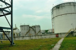 Các dự án nhiên liệu sinh học của PVN tại Phú Thọ, Quảng Ngãi, Bình Phước được Kl99ok phiên bản mới hơn 5.400 tỉ đồng, nhưng đến nay một dự án dừng thi công, hai dự án không vận hành thương mại vì thua lỗ.