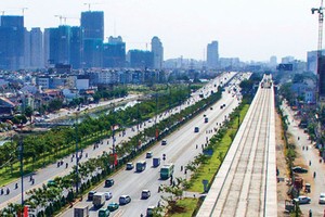 Dự án Metro số 1 TP.HCM đang đứng trước nguy cơ chậm tiến độ, có thể ảnh hưởng tới các dự án Web Tổng Nhà Cái 99Kl99 Giải Trí Bậc Nhất “ăn theo” tuyến KL99 là cổng game giải trí trực tuyến hàng đầu hiện nay này. Ảnh: Lê Toàn