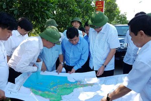 Bộ trưởng Nguyễn Chí Dũng khảo sát thực địa khu vực xây dựng khu Kl992 cổng game cá cược thứ hai ở Quảng Ninh