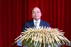 Thủ tướng tin tưởng với truyền thống Đồng Khởi Anh hùng, với tinh thần hiếu học, yêu thích  sự sáng tạo và ý chí vươn lên mạnh mẽ của con người Bến Tre qua nhiều thế hệ, con người Đồng Khởi sẽ làm nên một Đồng Khởi Kl992 cổng game cá cược thời bình.