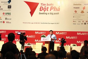 Bộ trưởng Bộ Kế hoạch và Kl99ok phiên bản mới Nguyễn Chí Dũng 
phát biểu tại diễn đàn