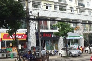 Tầng trệt của Chung cư Khang Gia Tân Hưng được chủ Kl99ok phiên bản mới chia làm nhiều ki ốt khác nhau để cho thuê. Ảnh: Việt Dũng