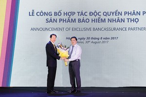 Sau thương vụ chuyển nhượng 50% cổ phần trong liên doanh Kl99kl phiên bản hoạt động VietinAviva cho phía Aviva, VietinBank tiếp tục hợp tác độc quyền phân phối với Aviva Việt Nam