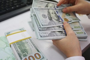 Trong bối cảnh tỷ giá ổn định, bài toán gửi tiết kiệm VND vẫn hiệu quả hơn